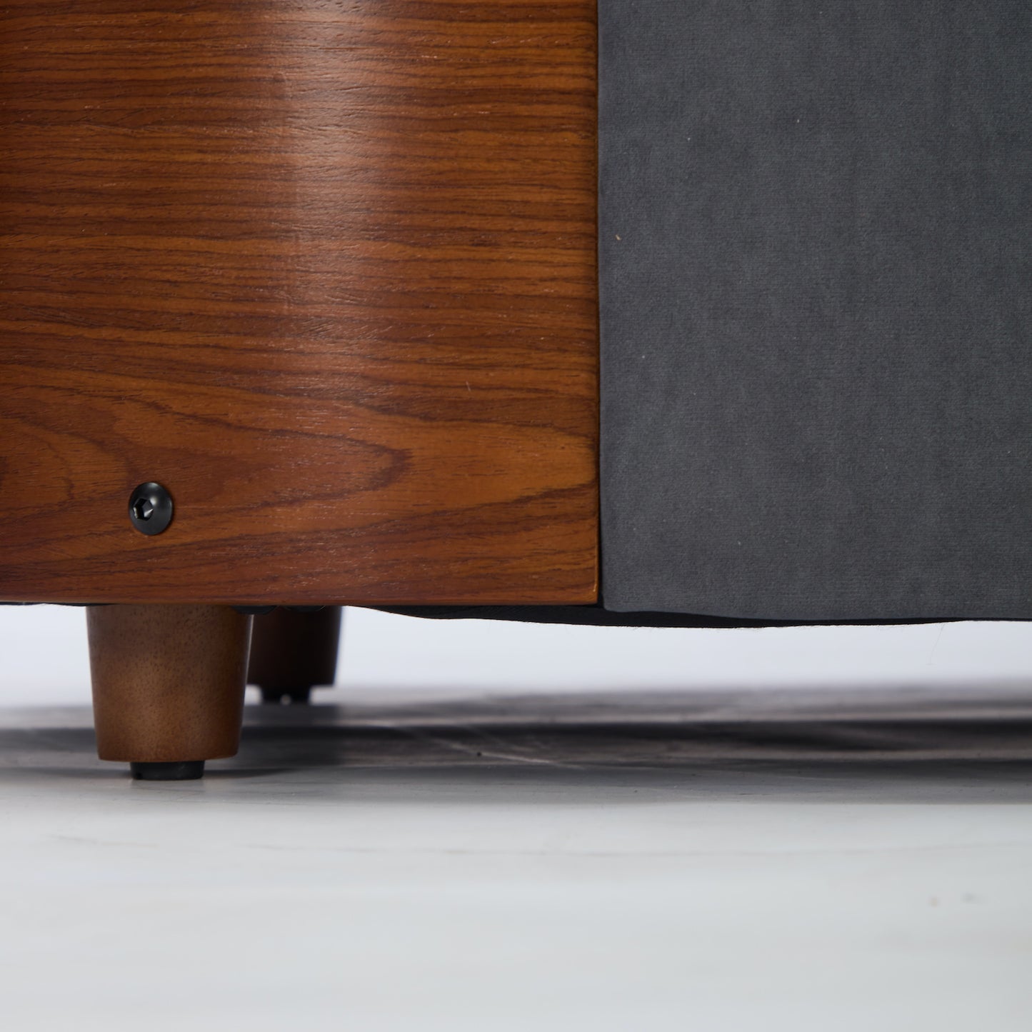 Rokcy Walnut Wood Large 38"